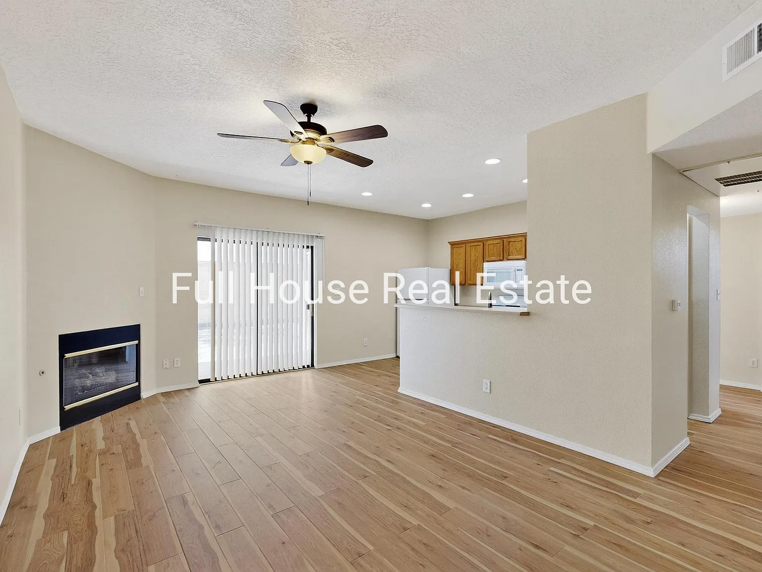 1121 Meadowlark Way SE — Photo 3