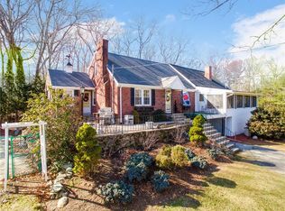 8 Juniper Ln, Johnston, RI 02919