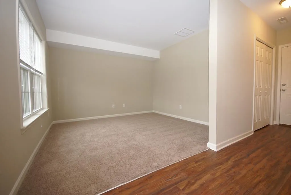 3 bed, 2.5 bath, 2300 sqft, $2,600 — Photo 4
