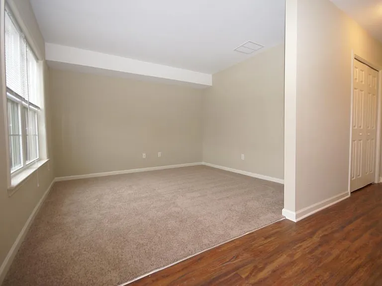 307 S Parkway Dr — Photo 4