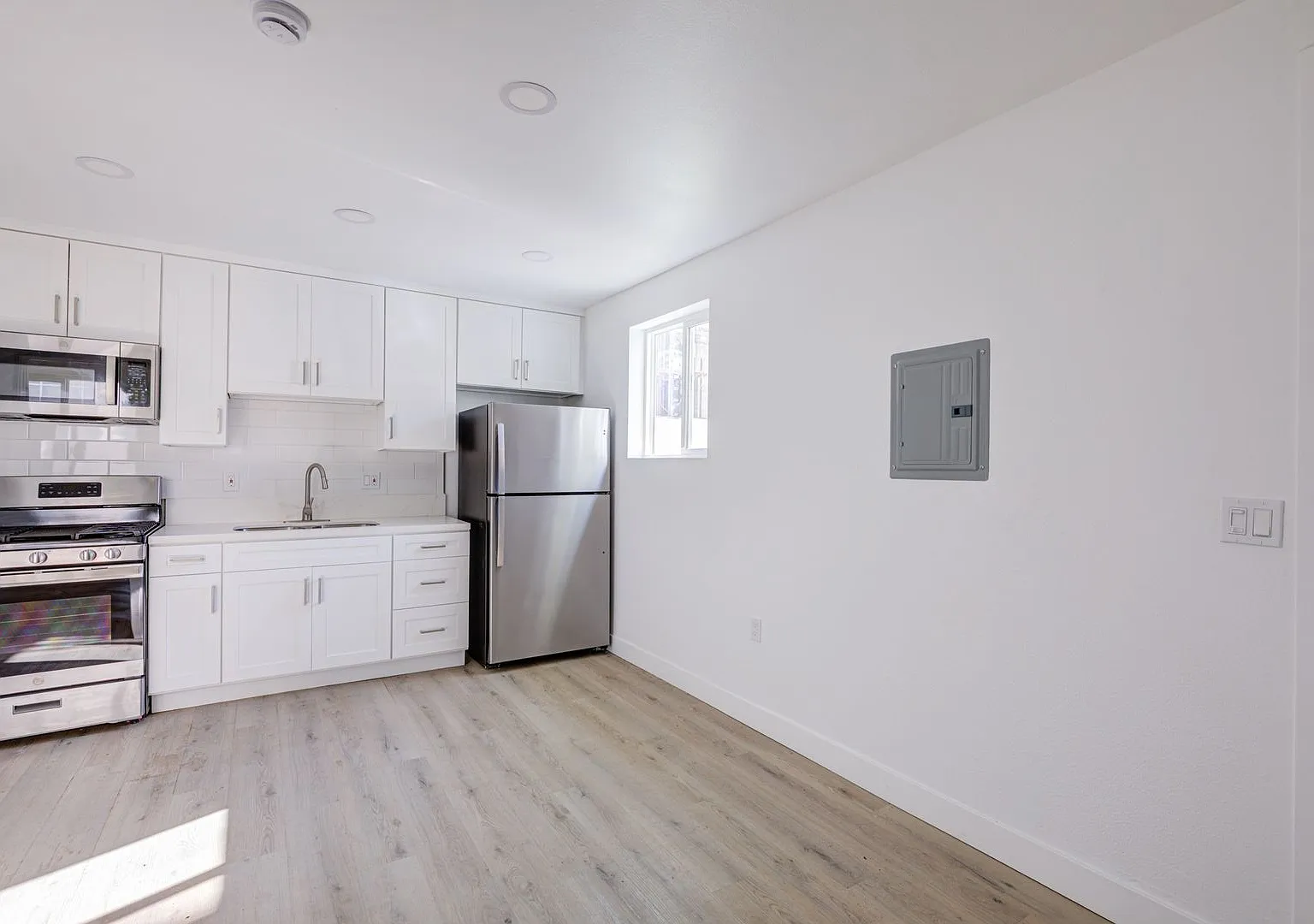 Berendo Street Apartments — Photo 4