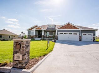 1100 Leone Ridge Dr, Manhattan, KS 66503