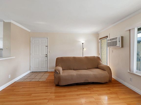 4th image of 732 E Lexington Ave E #19