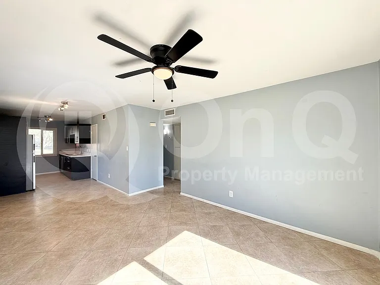 8051 N 32nd Ln — Photo 6