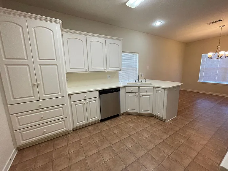 217 Kirkwood Dr — Photo 7