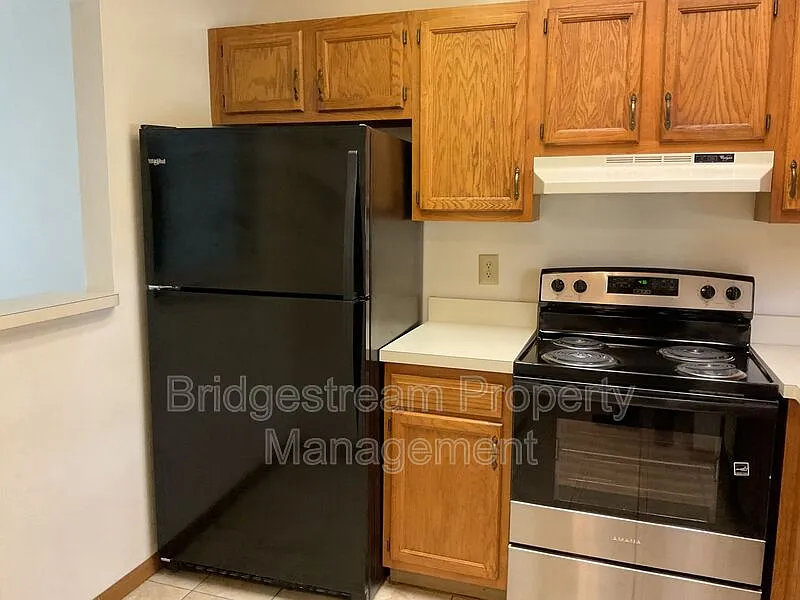 2 bed, 2.5 bath, 1200 sqft, $1,100 — Photo 3