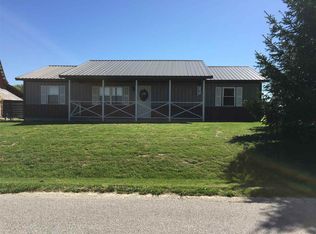 706 Rolling Hills Estate Dr, Washington, IN 47501