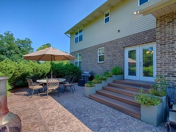 3rd image of 7939 Cindy Lou Ct