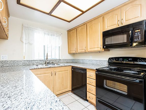 5th image of 2647 College Ln