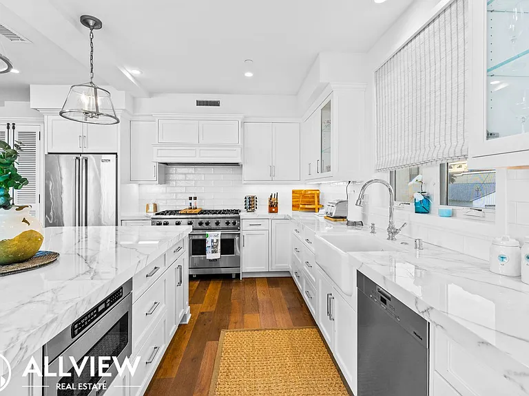 411 1/2 Heliotrope Ave — Photo 17