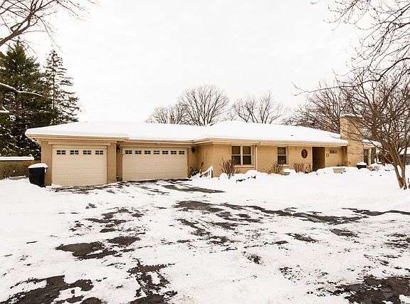3rd image of 6869 N Moselle Ave #0