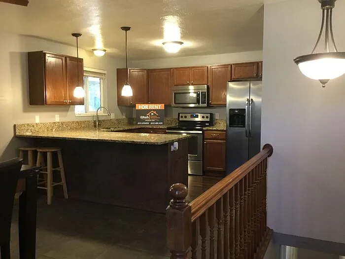 4270 S 1050 W — Photo 5