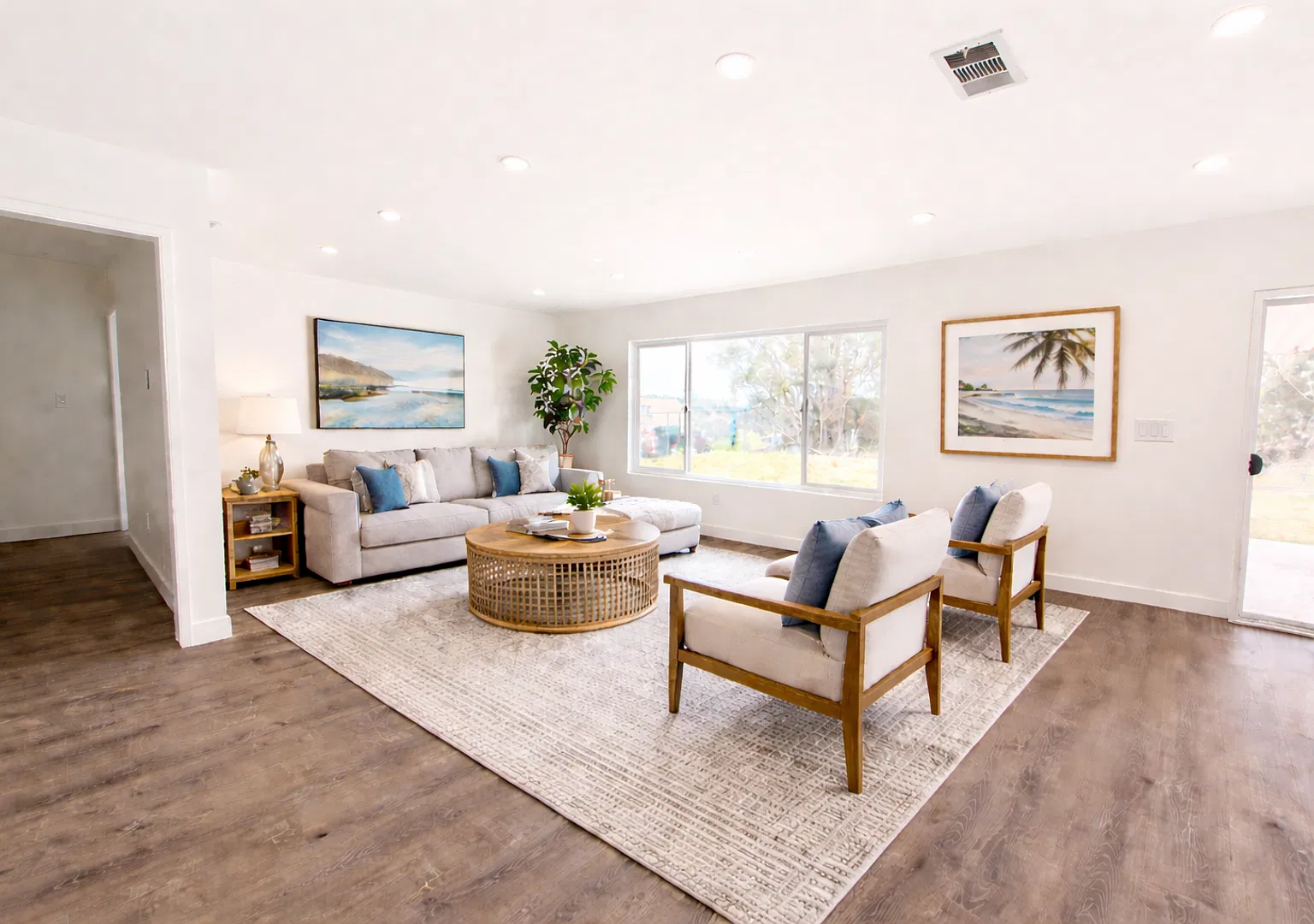 Newly Remodeled Interior 3BD! Enclosed Backyard! AC! Washer and Dryer! — Photo 2