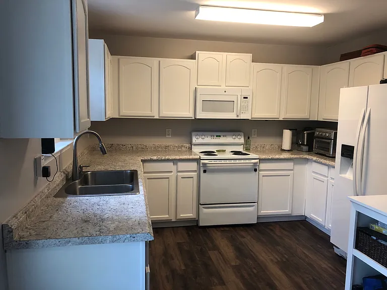 Merlot kitchen2_08272019