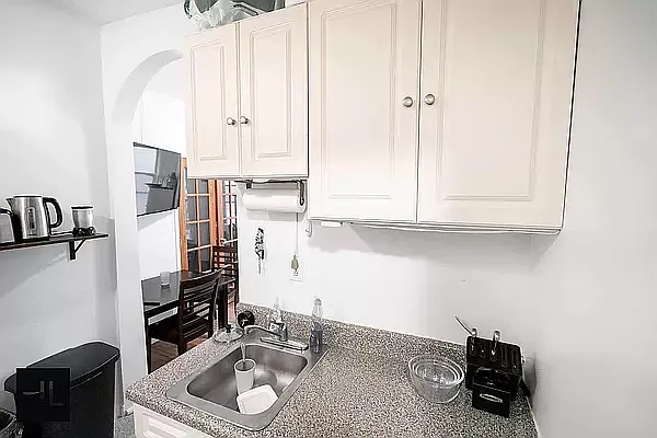 Rented by Highline Residential | media 8