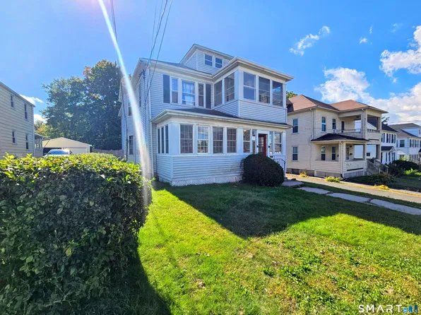 33 Woodmere Rd, West Hartford, CT 06119