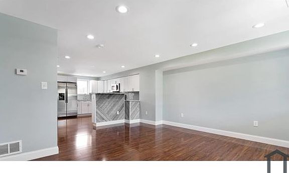 4th image of 4045 Saint Monica Dr