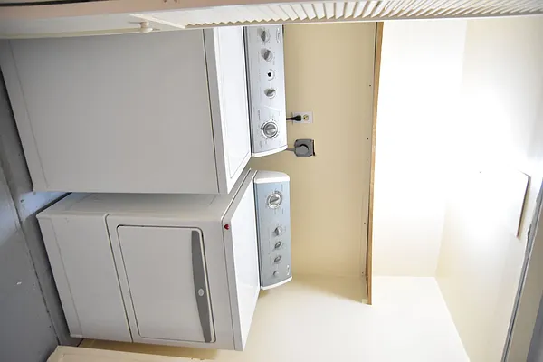 Rented by Giaps Realty Group LLC | media 18