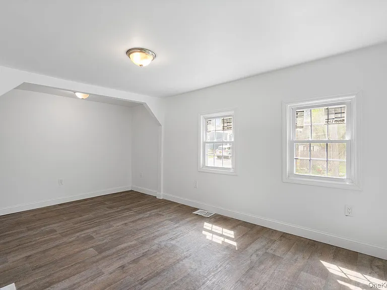 2 Benview Rd — Photo 1