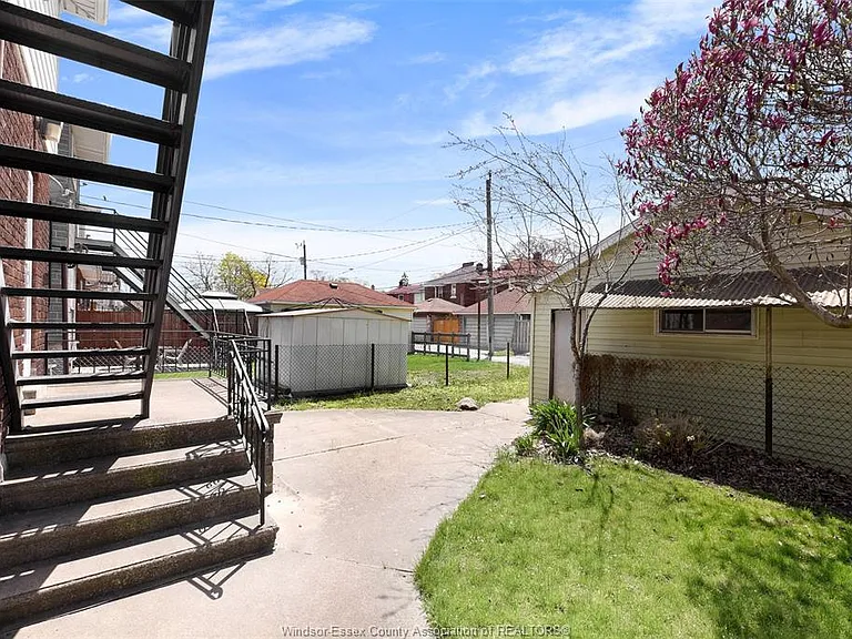 1069 Marentette Ave #UPPER — Photo 4