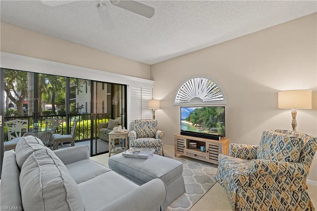 3 bed, 2.0 bath, 1395 sqft, $10,000 — Photo 2