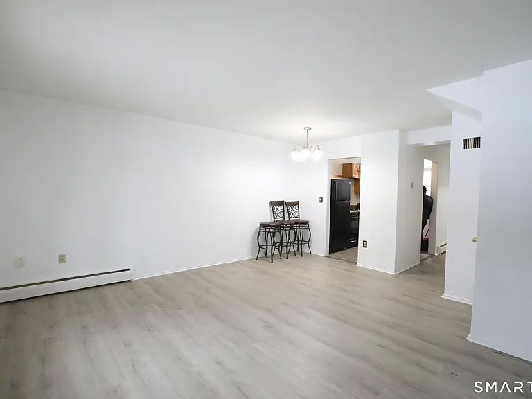 1 Camelot Dr #2 — Photo 8