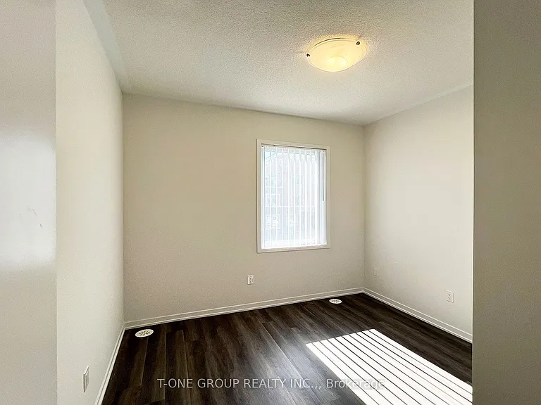 90 Honeycrisp Cres #Townhouse 362 — Photo 9