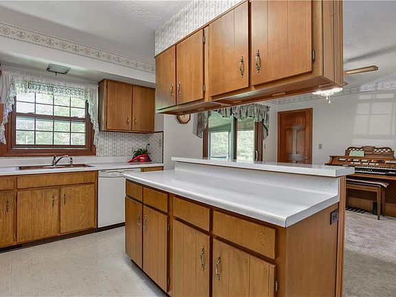2nd image of 155 Heritage Dr