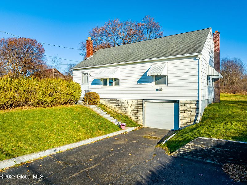 4th image of 16 Geiser Road