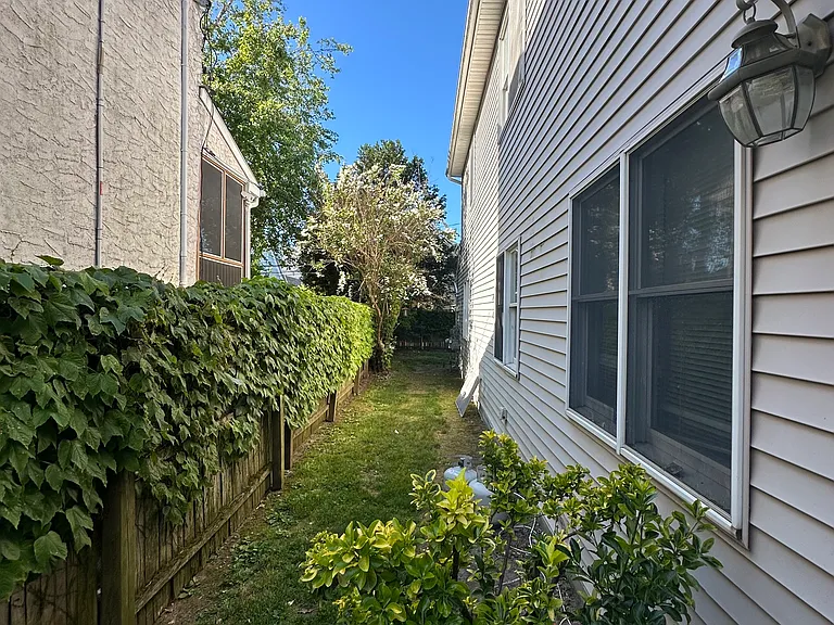 646 E Beech St #1 — Photo 2