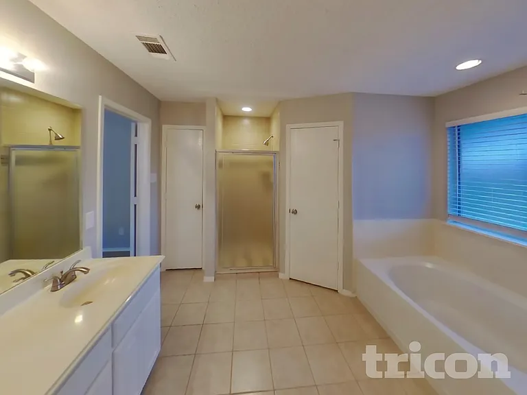 521 Olive St — Photo 9