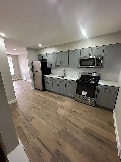 2 bed, 1000 sqft, $1,600 — Photo 2