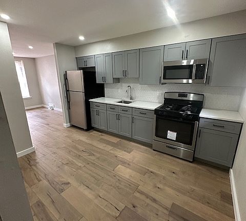 2nd image of 2723 Sears St