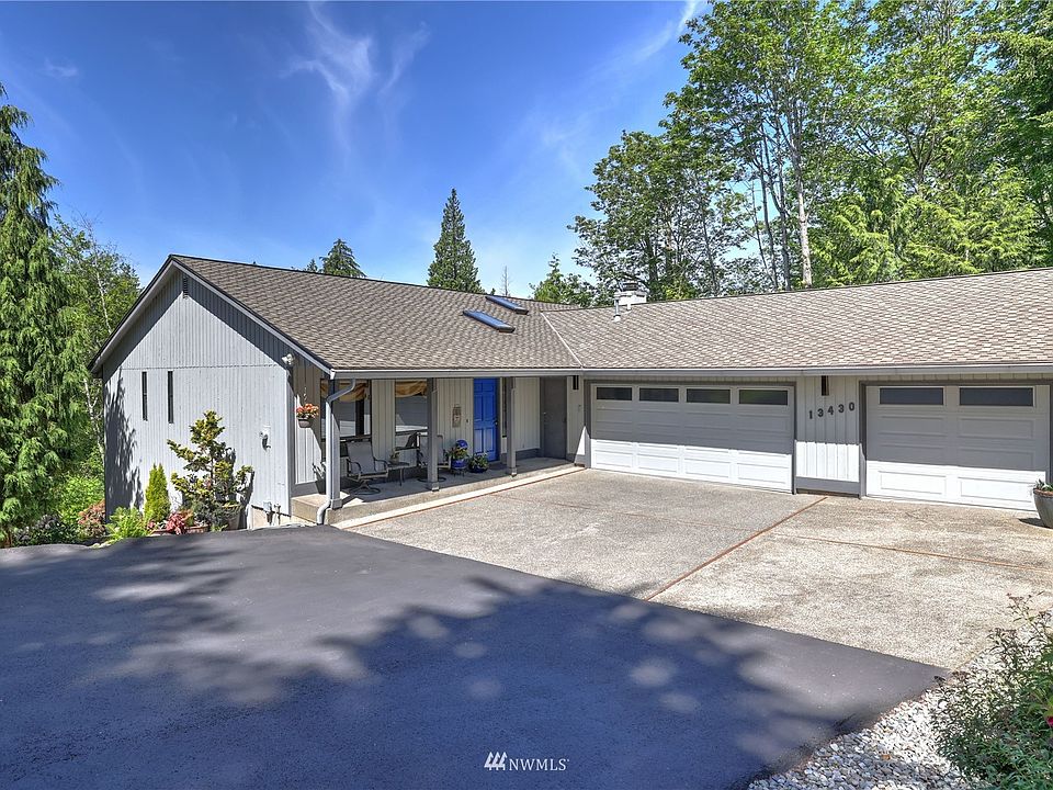 Beautiful park like setting at the end of a lane.  Peace and tranquility greet you when you arrive.