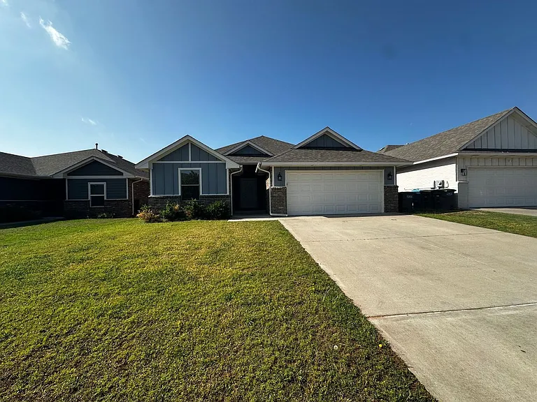 2316 Alta Vista Ln — Photo 1
