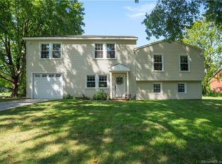15 Horseshoe Rd, Guilford, CT 06437