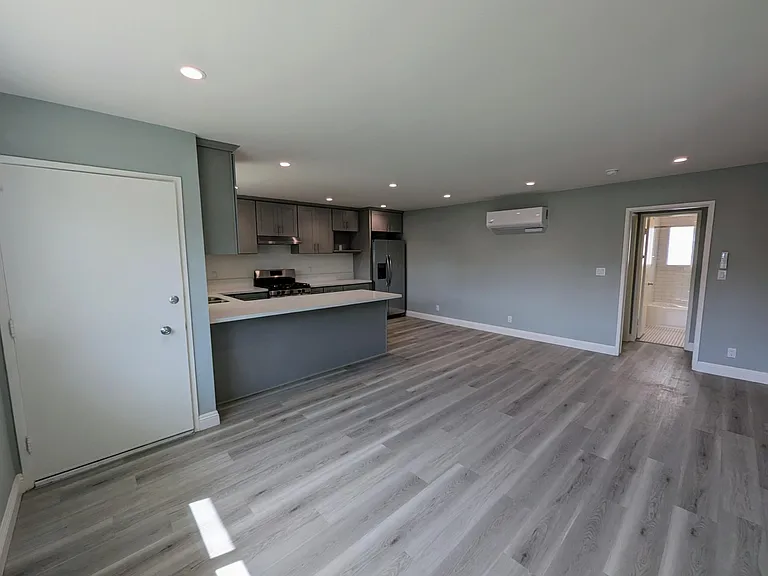 219 Loma Ave #6 — Photo 5