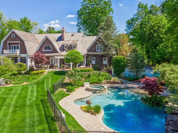 439 Wyckoff Ave, Wyckoff, NJ 07481