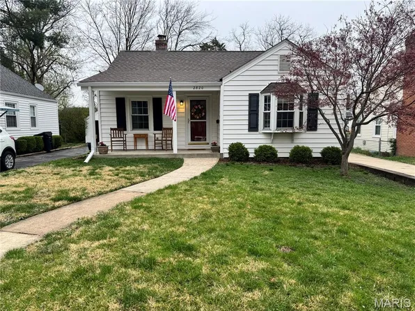 2820 Manderly Dr, Saint Louis, MO 63144