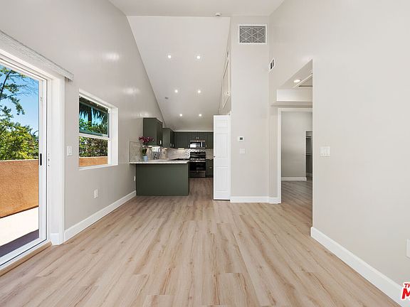 4th image of 2329 Selby Ave