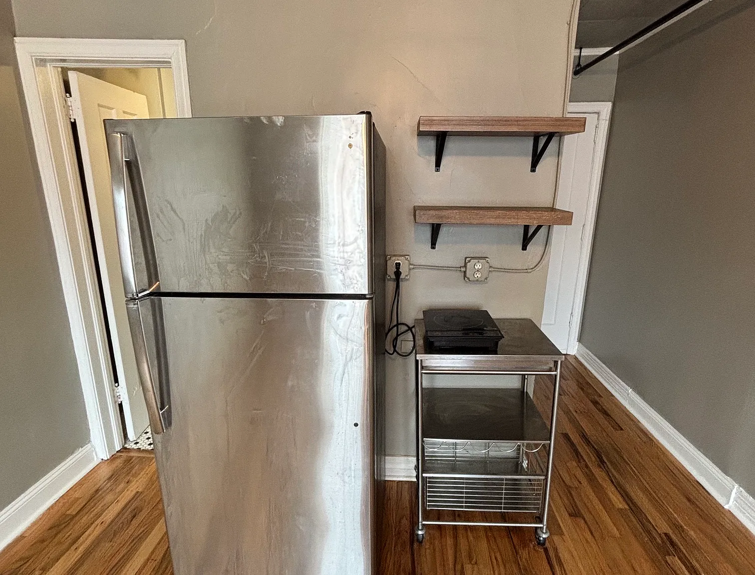 Studio, 250 sqft, $655 — Photo 2