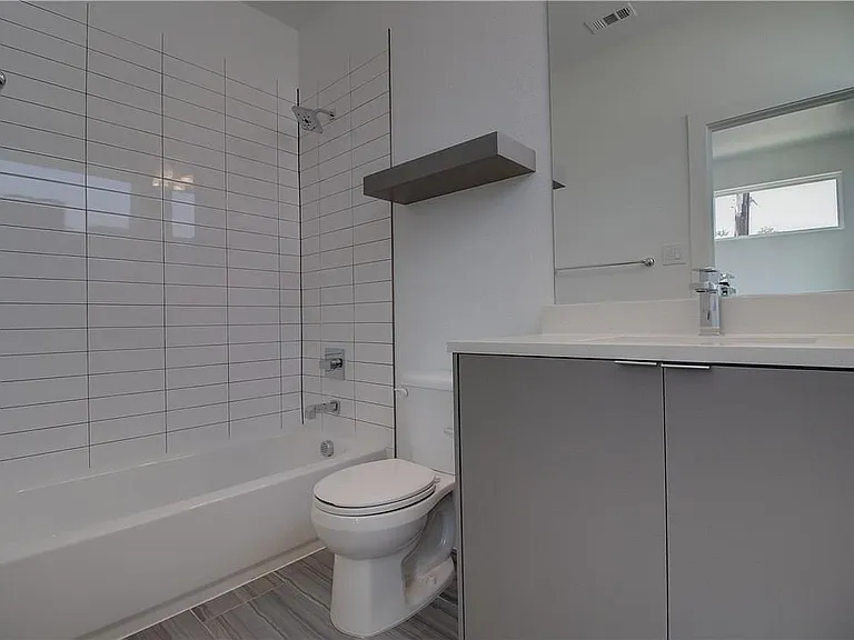 2310 N Carroll Ave #105 — Photo 17