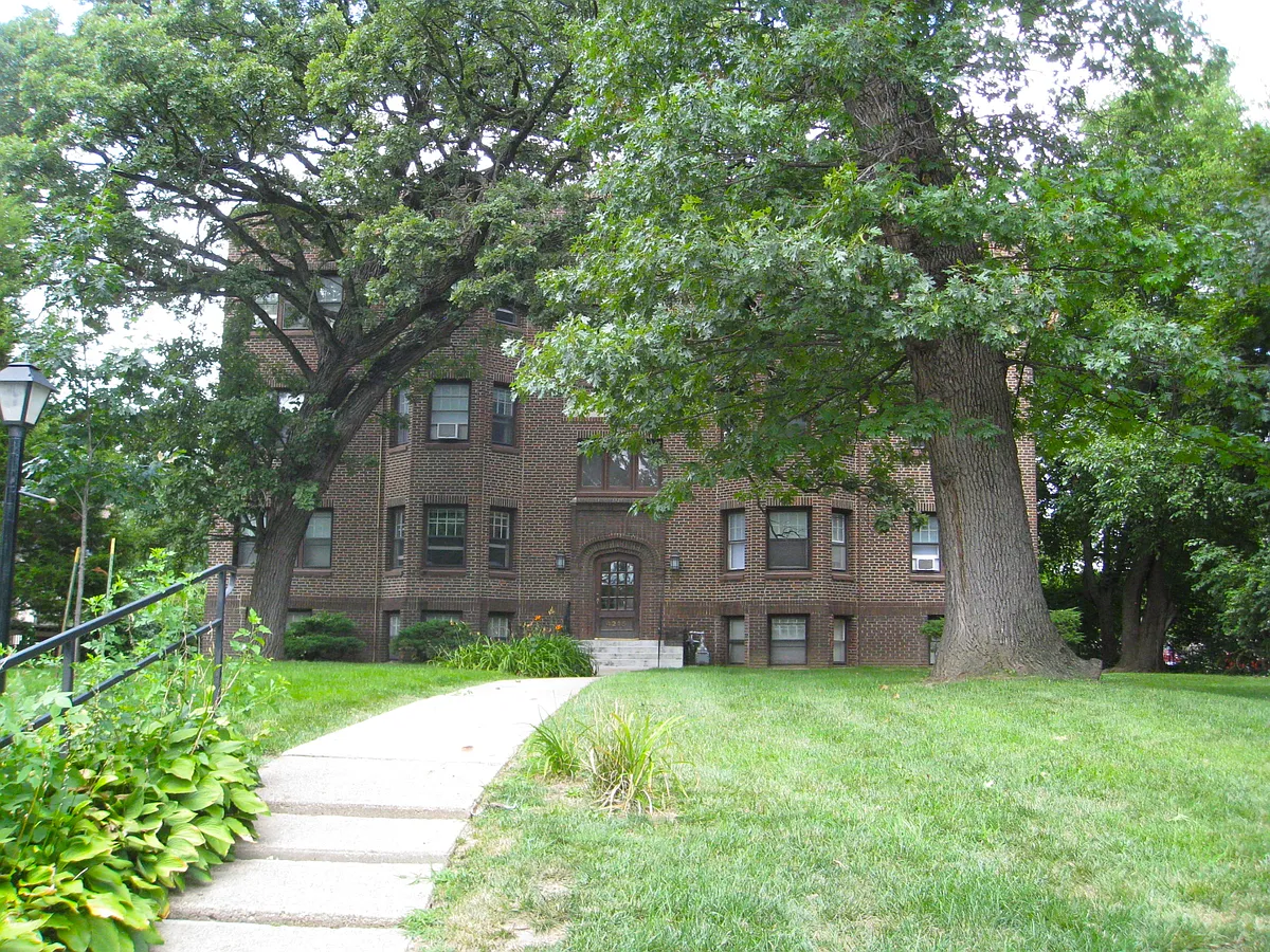 Building Photo - 4215 Grand Ave