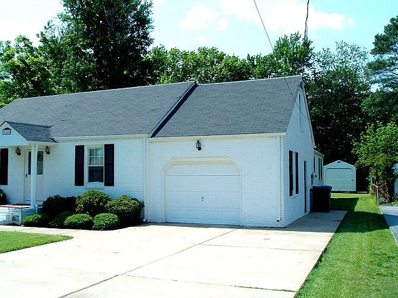 Large driveway picture taken May 27, 2011