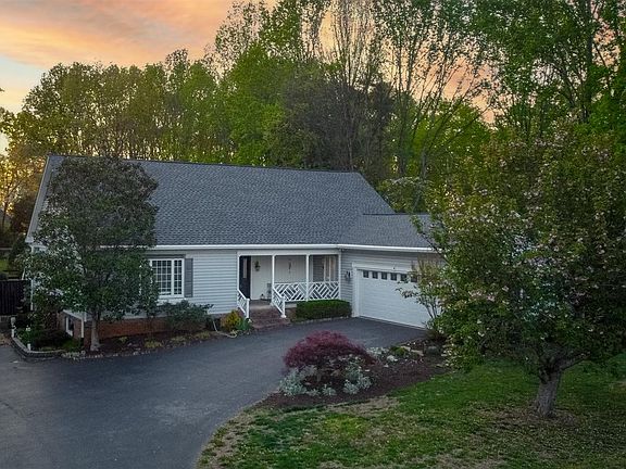 2nd image of 611 Drakesborough Dr