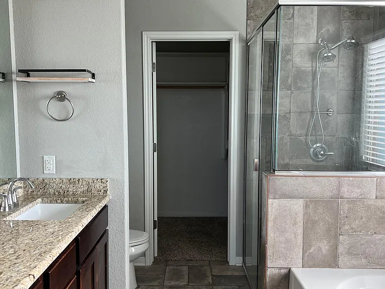 8119 Redbrush — Photo 31