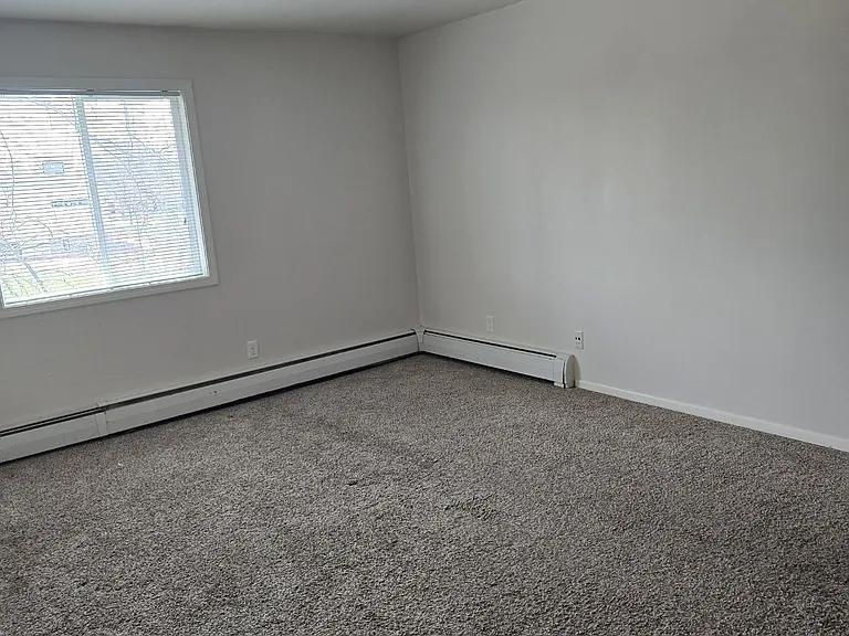 452 S Saint Bernard Dr — Photo 3