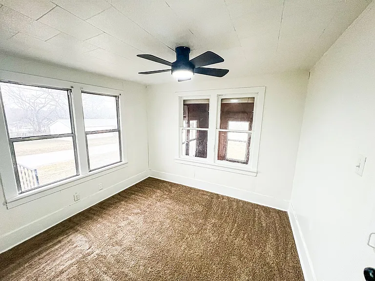 120 E Maple St — Photo 13