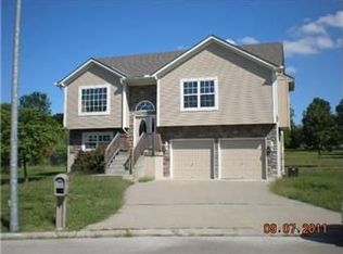 6806 E 138th St, Grandview, MO 64030