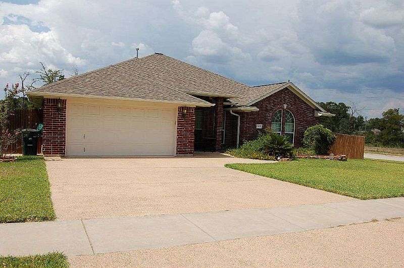 1st image of 1521 Hunter Creek Dr